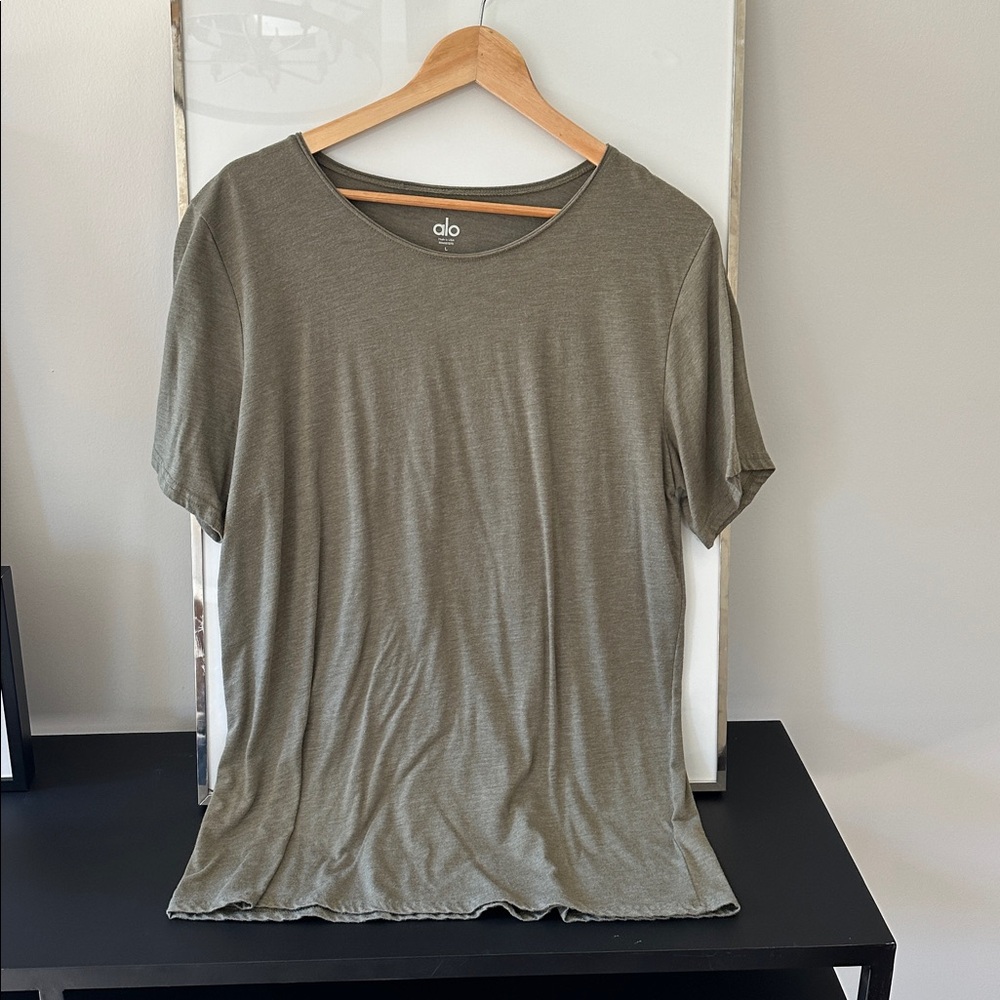 ALO Yoga Earthy Tone Tee